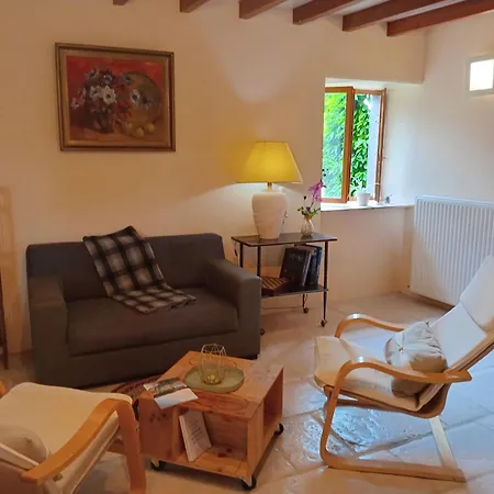 Le En Fleurs Apartment